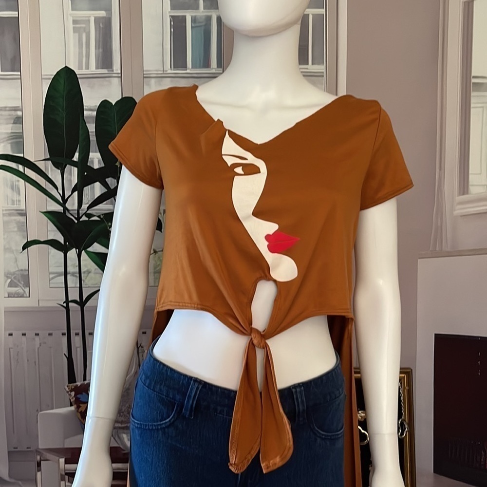 No Brand Crop Front & Long Backside Top. Size M. P63/A2290 - Picture 2 of 4